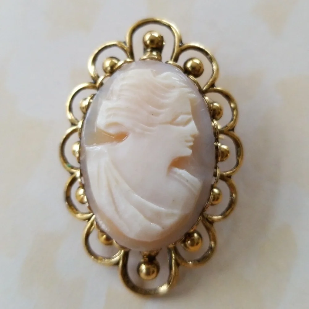 Vintage Cameo Brooch